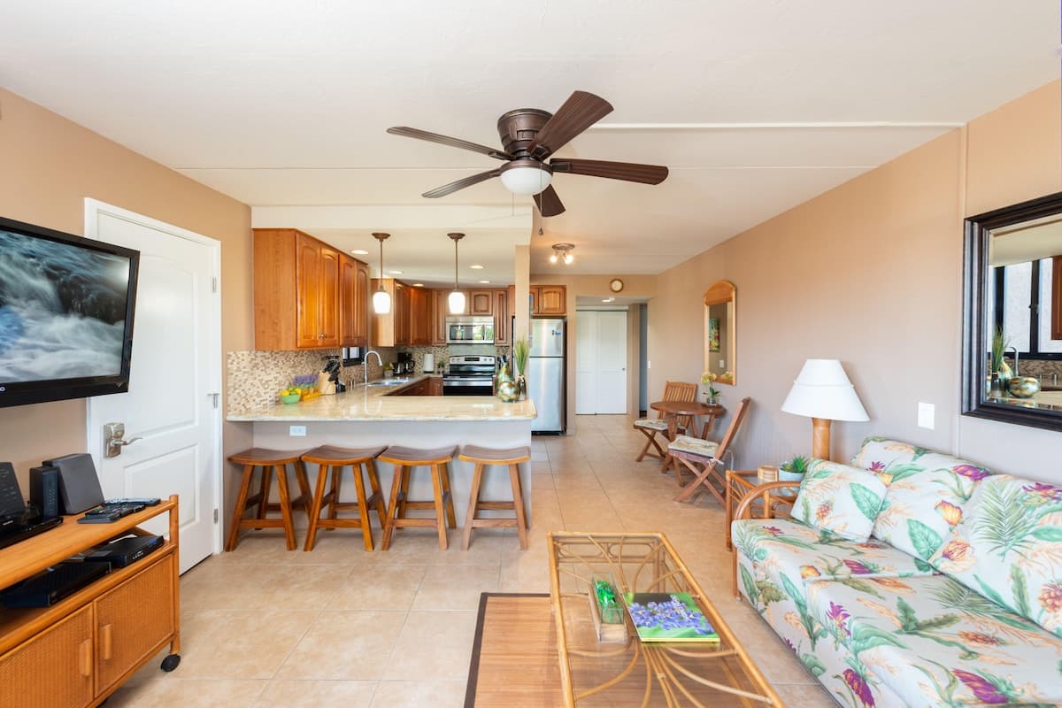 Condo in Kailua-Kona · ★4.87 · 2 bedrooms · 4 beds · 3 private baths - Photo 1