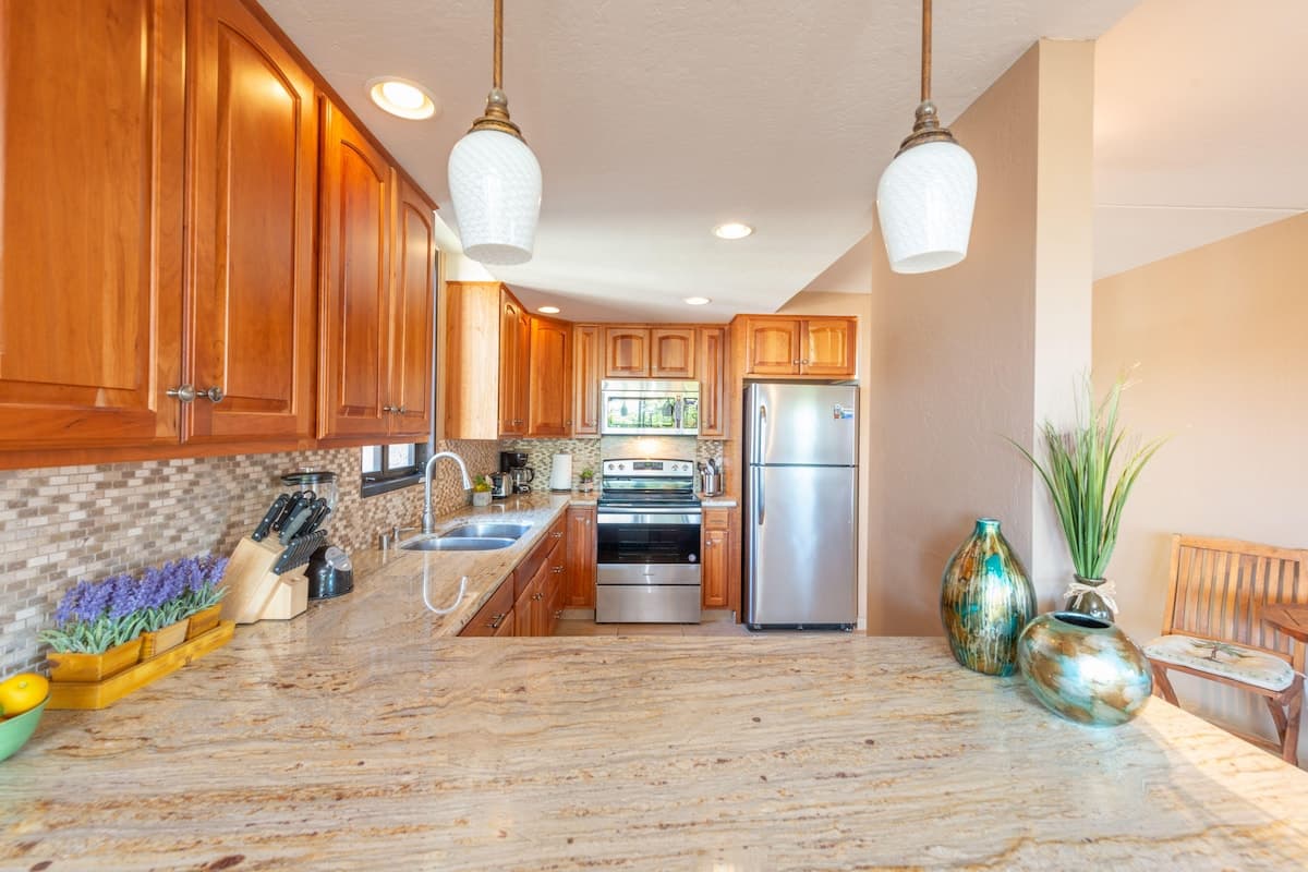 Condo in Kailua-Kona · ★4.87 · 2 bedrooms · 4 beds · 3 private baths - Photo 3