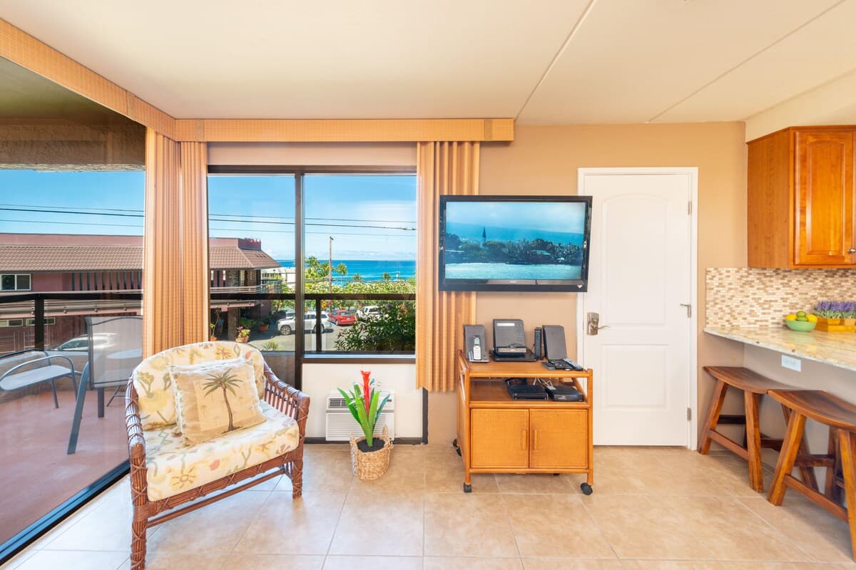 Condo in Kailua-Kona · ★4.87 · 2 bedrooms · 4 beds · 3 private baths - Photo 2