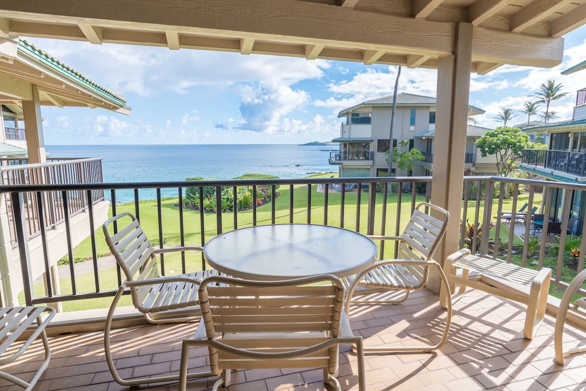 Condo in Kapalua · ★5.0 · 1 bedroom · 2 beds · 1.5 baths - Photo 2