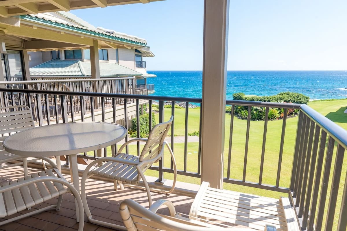Condo in Kapalua · ★5.0 · 1 bedroom · 2 beds · 1.5 baths - Photo 3