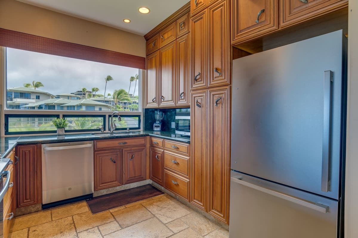 Condo in Lahaina · ★4.88 · 2 bedrooms · 4 beds · 2.5 baths - Photo 3