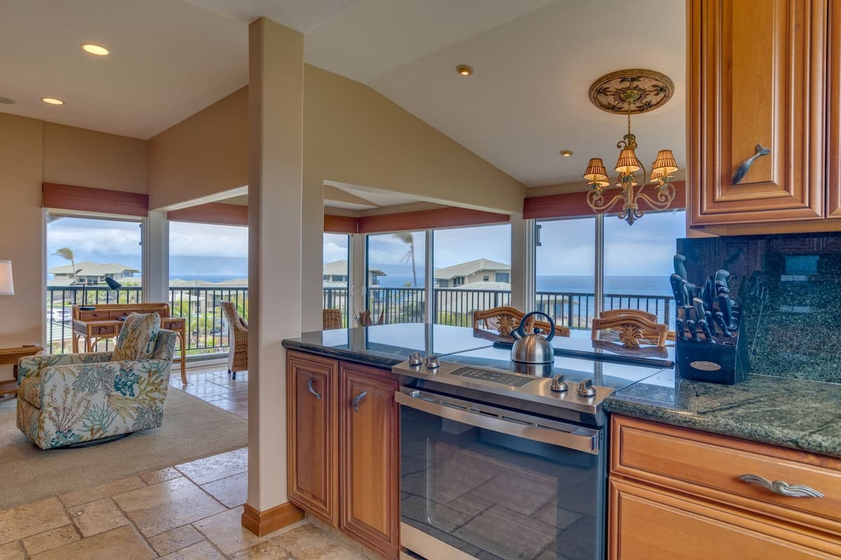 Condo in Lahaina · ★4.88 · 2 bedrooms · 4 beds · 2.5 baths - Photo 4