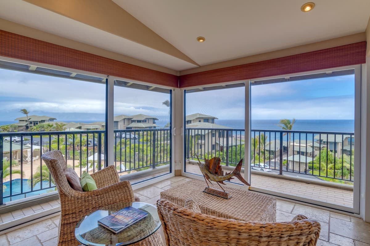 Condo in Lahaina · ★4.88 · 2 bedrooms · 4 beds · 2.5 baths - Photo 1
