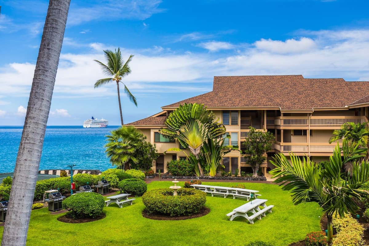Condo in Kailua-Kona · ★5.0 · 2 bedrooms · 3 beds · No bathroom - Photo 2
