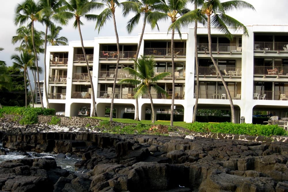 Condo in Kailua-Kona · ★4.18 · 2 bedrooms · 4 beds · No bathroom - Photo 3