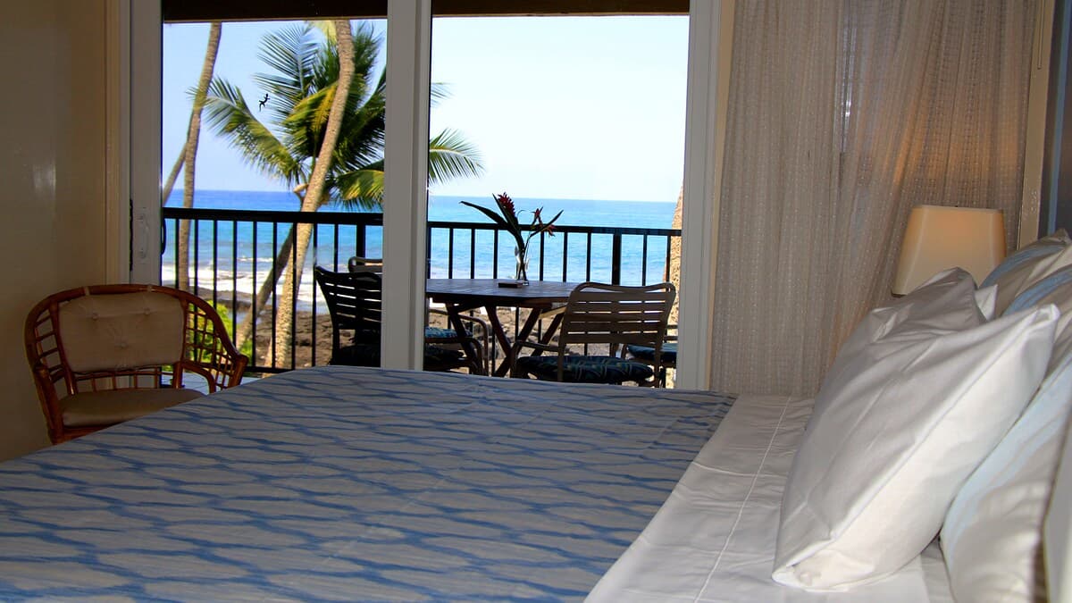 Condo in Kailua-Kona · ★4.18 · 2 bedrooms · 4 beds · No bathroom - Photo 4
