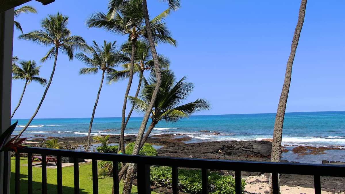 Condo in Kailua-Kona · ★4.18 · 2 bedrooms · 4 beds · No bathroom - Photo 1