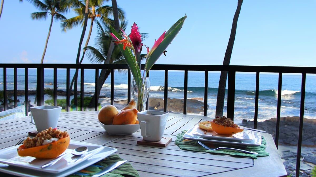 Condo in Kailua-Kona · ★4.18 · 2 bedrooms · 4 beds · No bathroom - Photo 2