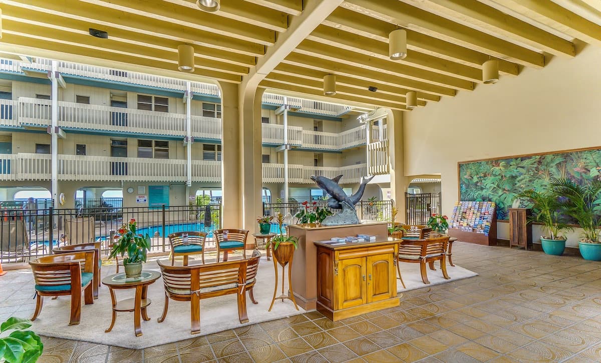 Condo in Kailua-Kona · ★4.17 · 2 bedrooms · 2 beds · 1.5 baths - Photo 3