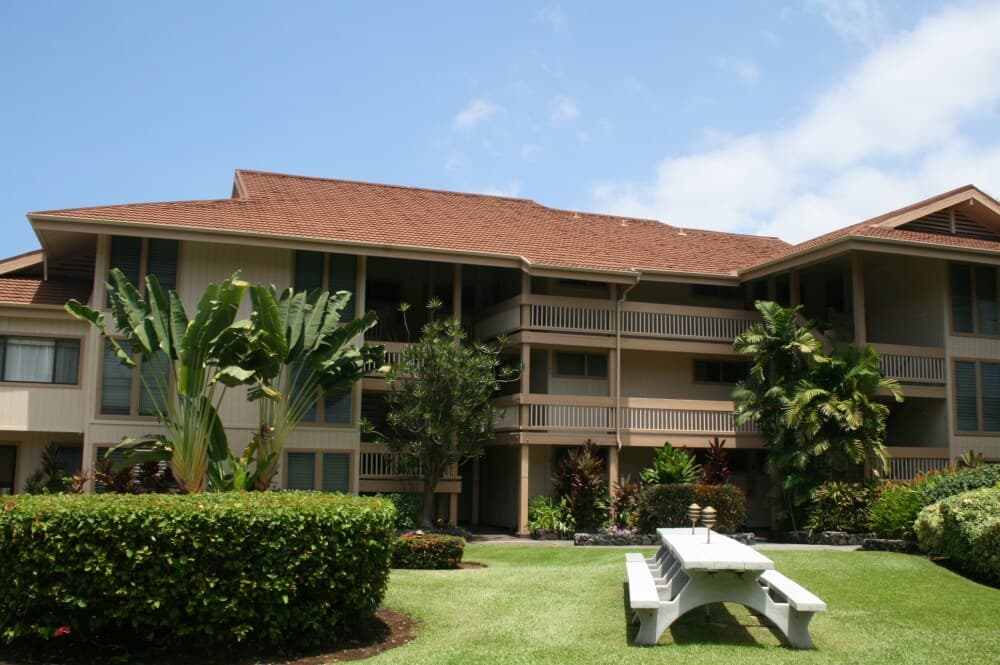 Condo in Kailua-Kona · ★4.75 · 1 bedroom · 2 beds · No bathroom - Photo 2