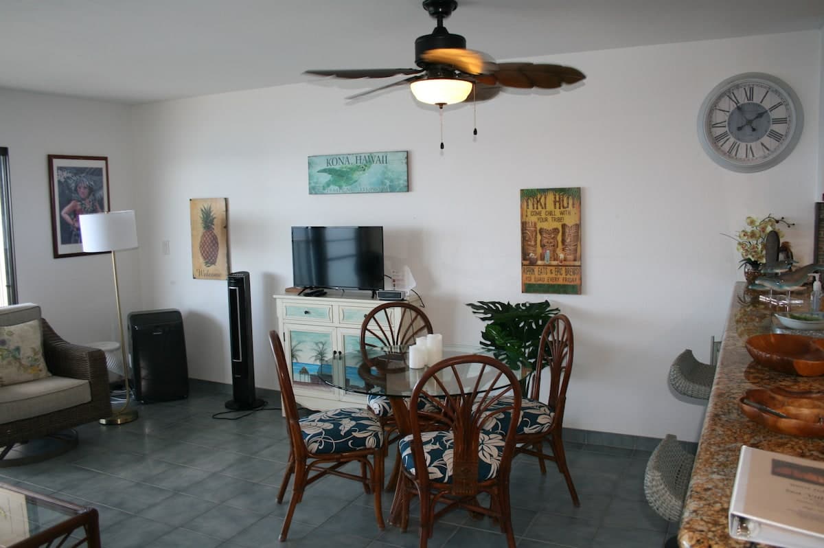 Condo in Kailua-Kona · ★4.75 · 1 bedroom · 2 beds · No bathroom - Photo 3