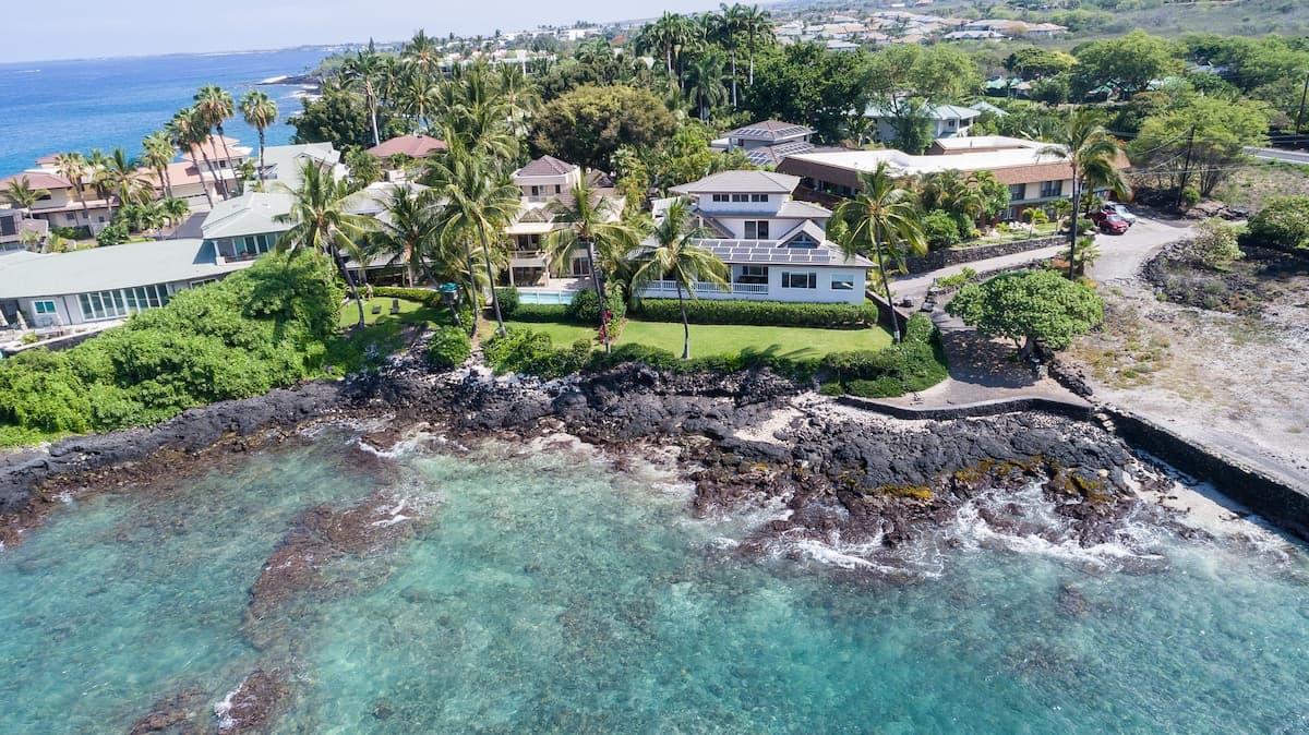 Home in Kailua-Kona · ★5.0 · 3 bedrooms · 3 beds · Half-bath - Photo 1