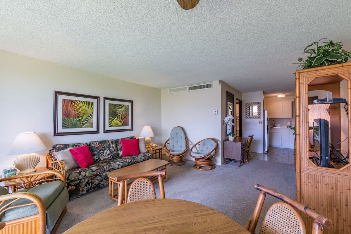 Condo in Lahaina · ★4.62 · 1 bedroom · 3 beds · 2 baths - Photo 3