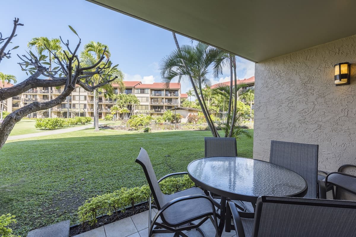 Condo in Lahaina · ★4.93 · 2 bedrooms · 4 beds · 2 baths - Photo 3