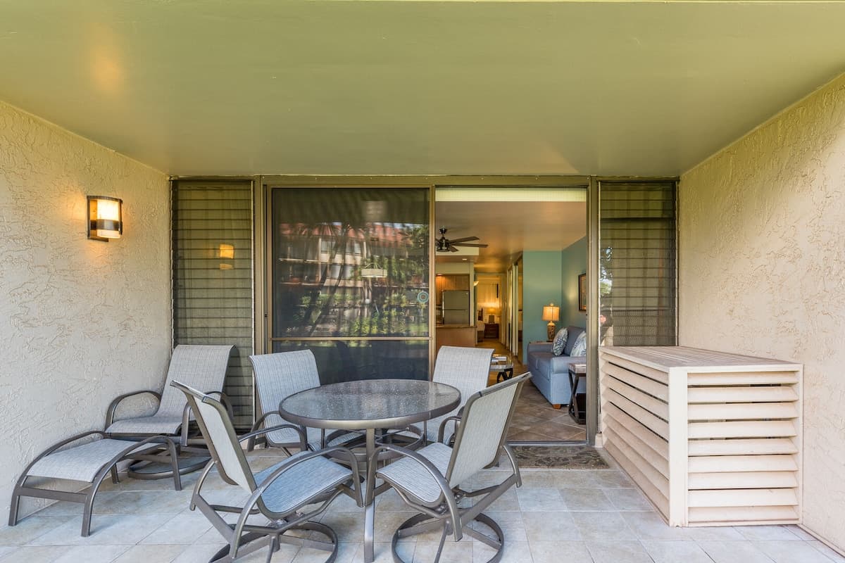 Condo in Lahaina · ★4.93 · 2 bedrooms · 4 beds · 2 baths - Photo 2