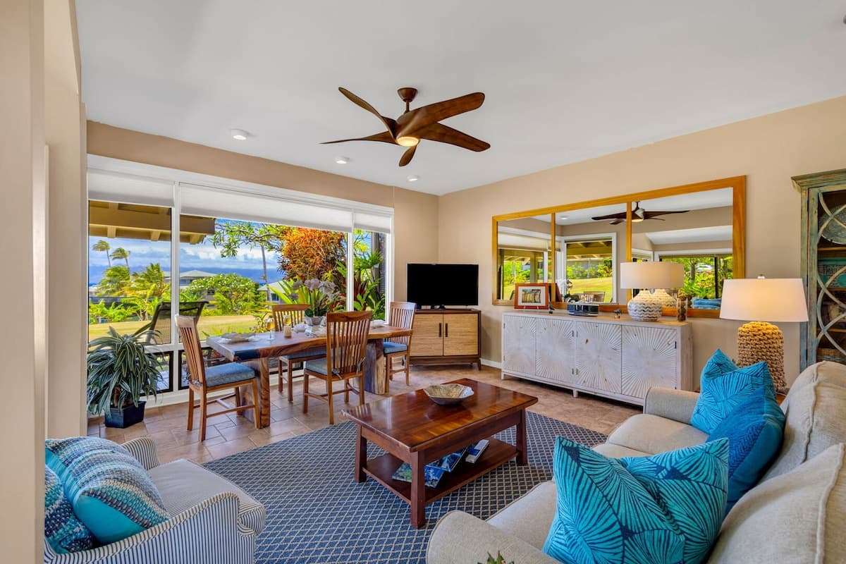 Condo in Lahaina · ★4.82 · 1 bedroom · 2 beds · 1.5 baths - Photo 2