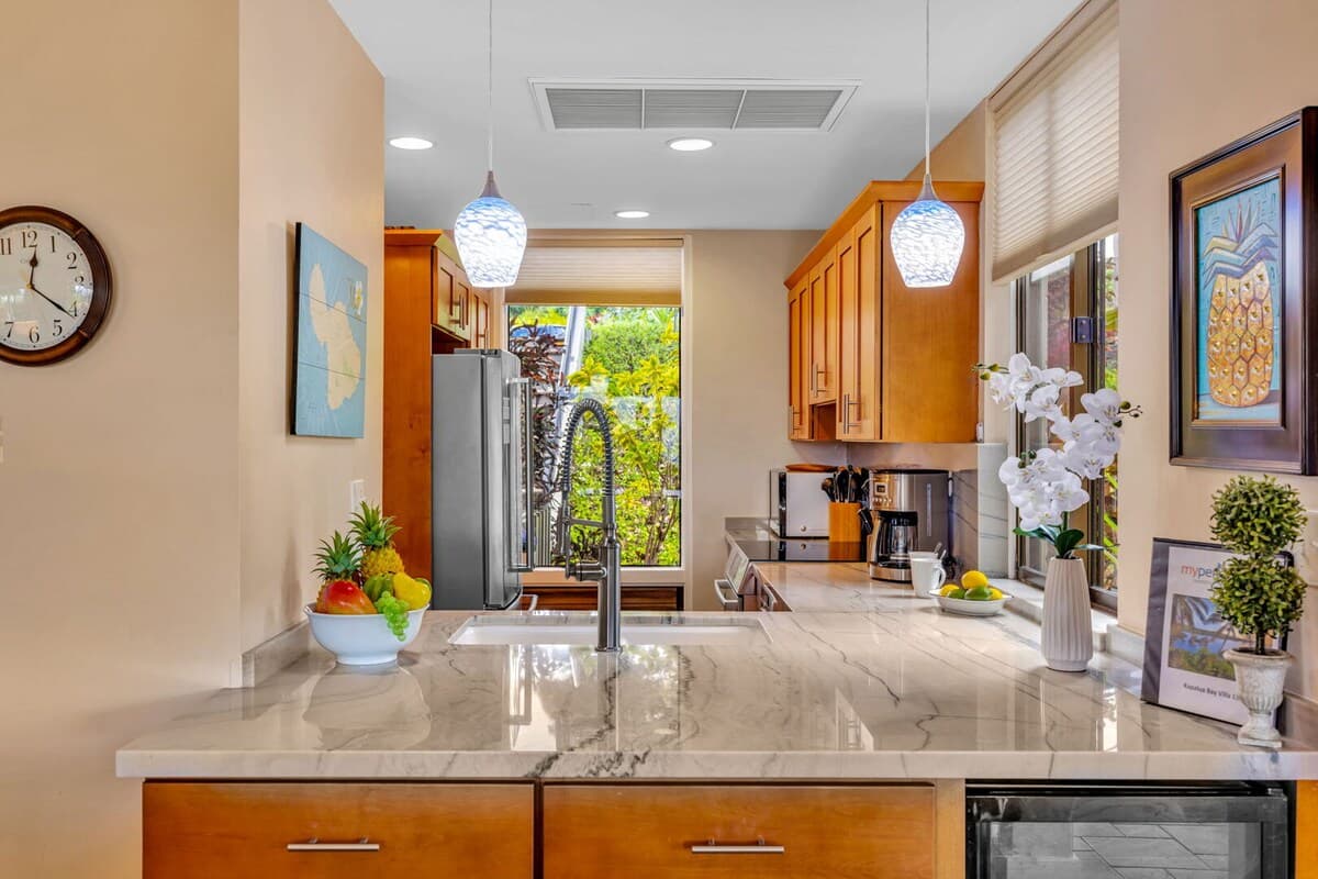 Condo in Lahaina · ★4.82 · 1 bedroom · 2 beds · 1.5 baths - Photo 3