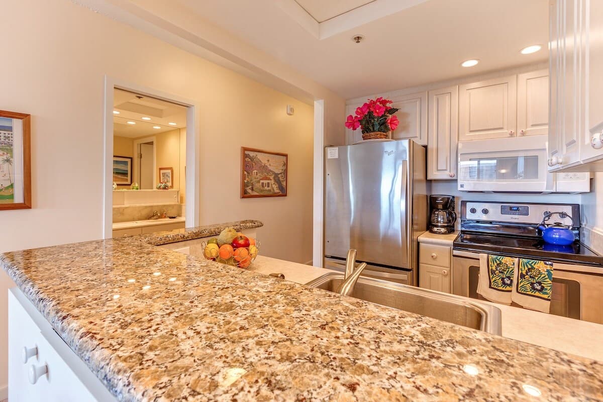 Condo in Lahaina · ★4.88 · Studio · 1 bath - Photo 2