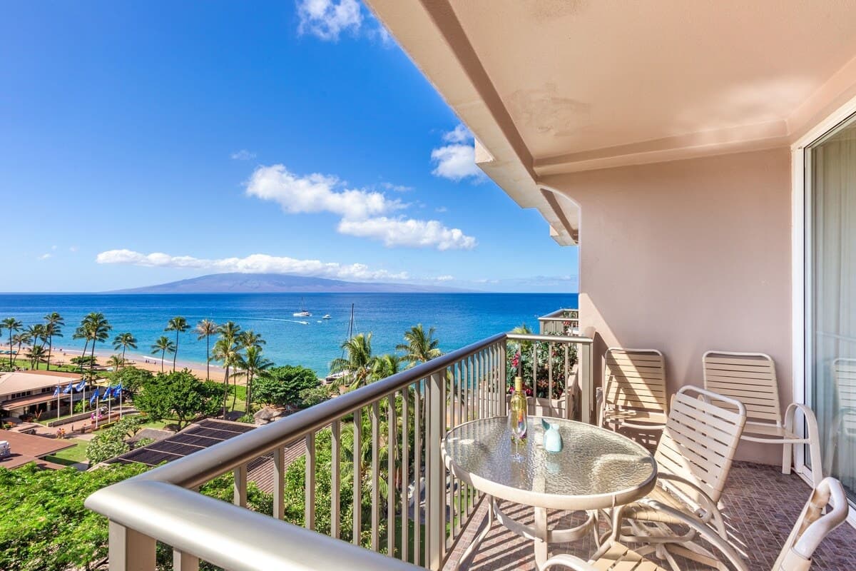 Condo in Lahaina · ★4.88 · Studio · 1 bath - Photo 1