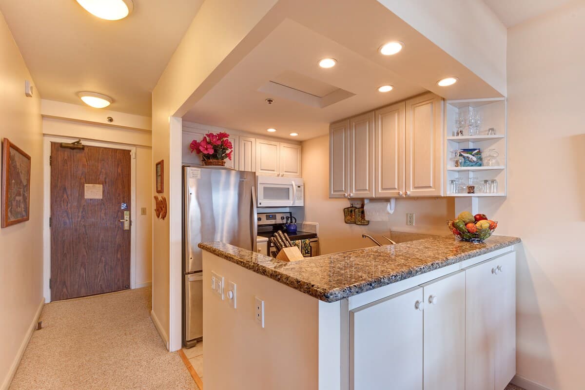 Condo in Lahaina · ★4.88 · Studio · 1 bath - Photo 3