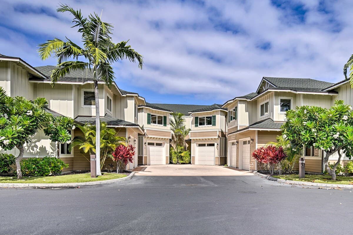 Townhouse in Kailua-Kona · ★4.89 · 3 bedrooms · 5 beds · 2.5 baths - Photo 5
