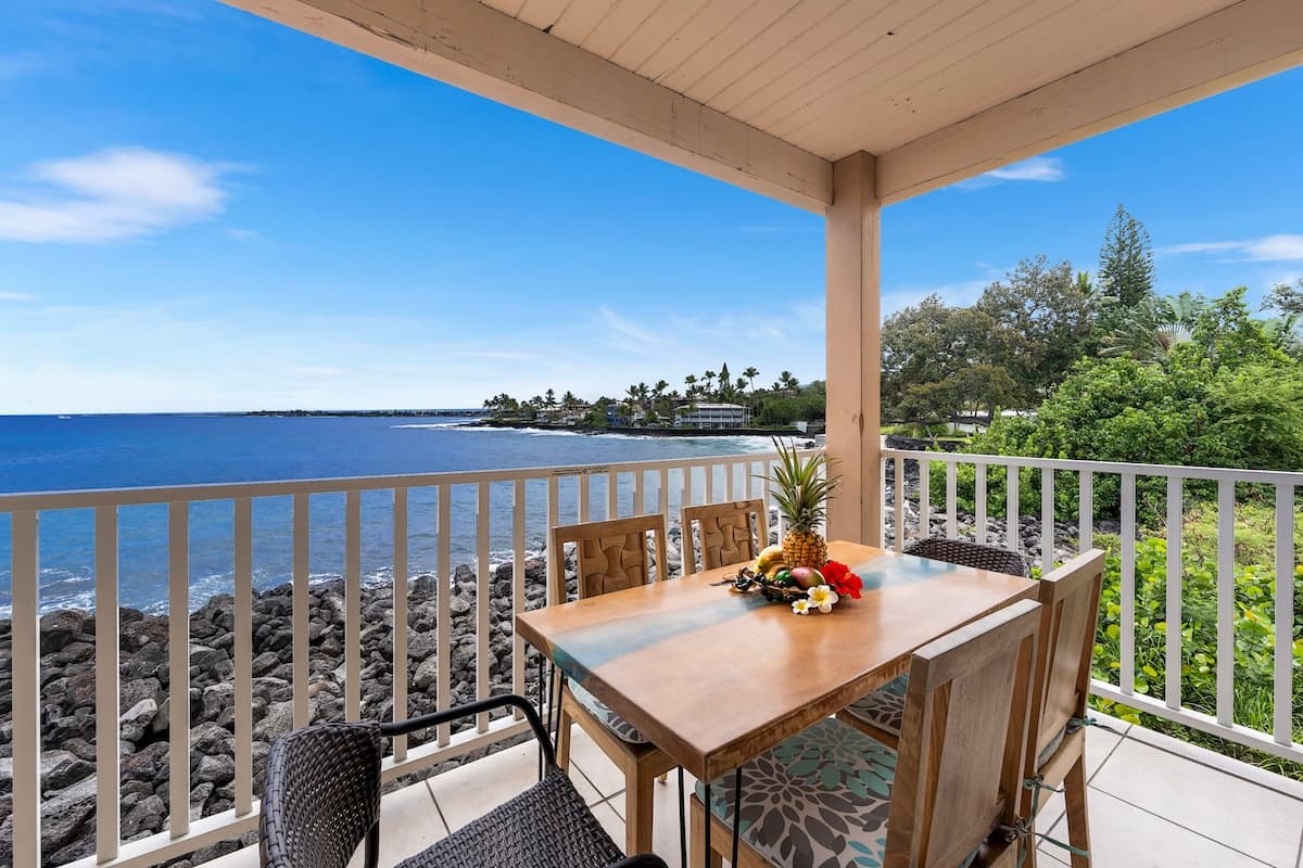 Condo in Kailua-Kona · ★4.51 · 2 bedrooms · 4 beds · 2 baths - Photo 2