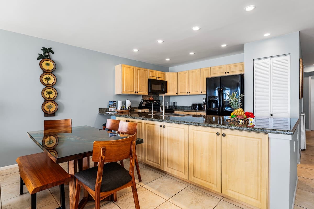 Condo in Kailua-Kona · ★4.51 · 2 bedrooms · 4 beds · 2 baths - Photo 4