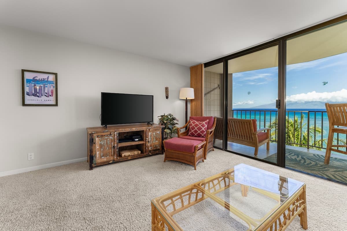 Condo in Lahaina · ★4.94 · 1 bedroom · 2 beds · 1 bath - Photo 4