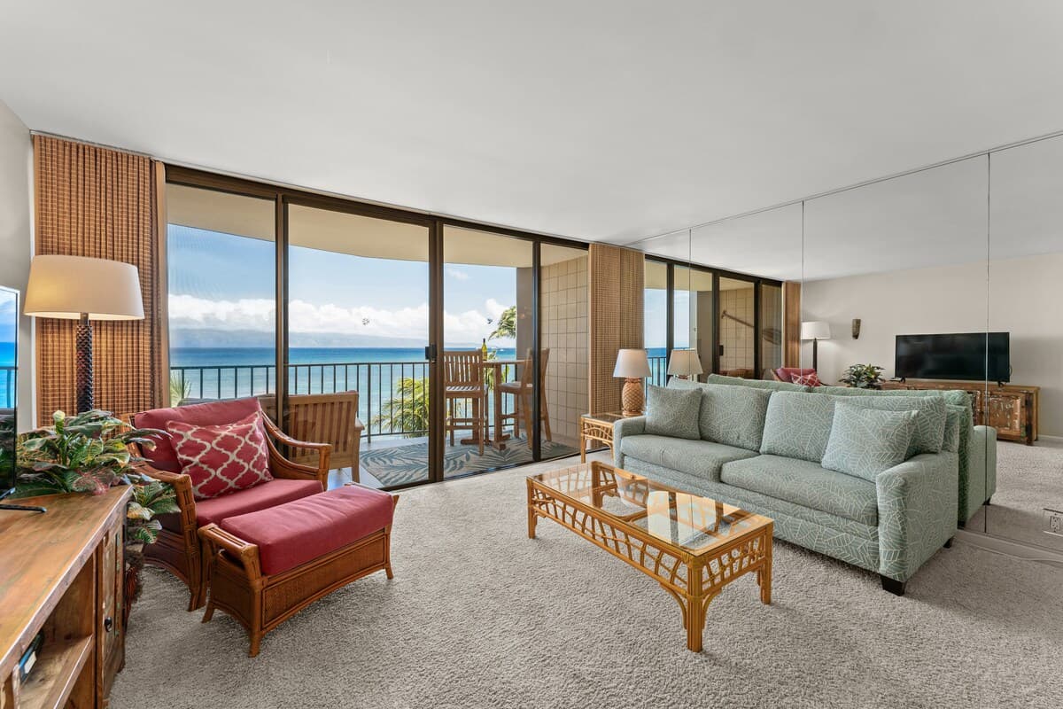Condo in Lahaina · ★4.94 · 1 bedroom · 2 beds · 1 bath - Photo 2