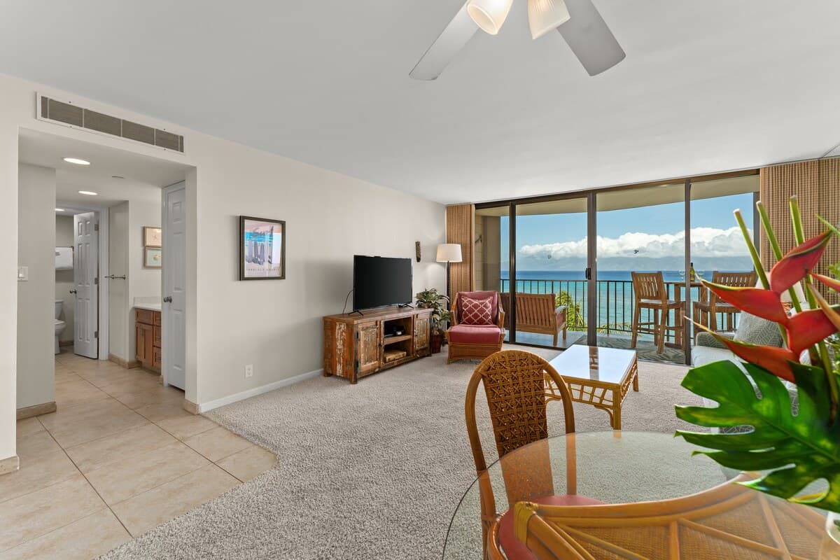 Condo in Lahaina · ★4.94 · 1 bedroom · 2 beds · 1 bath - Photo 3