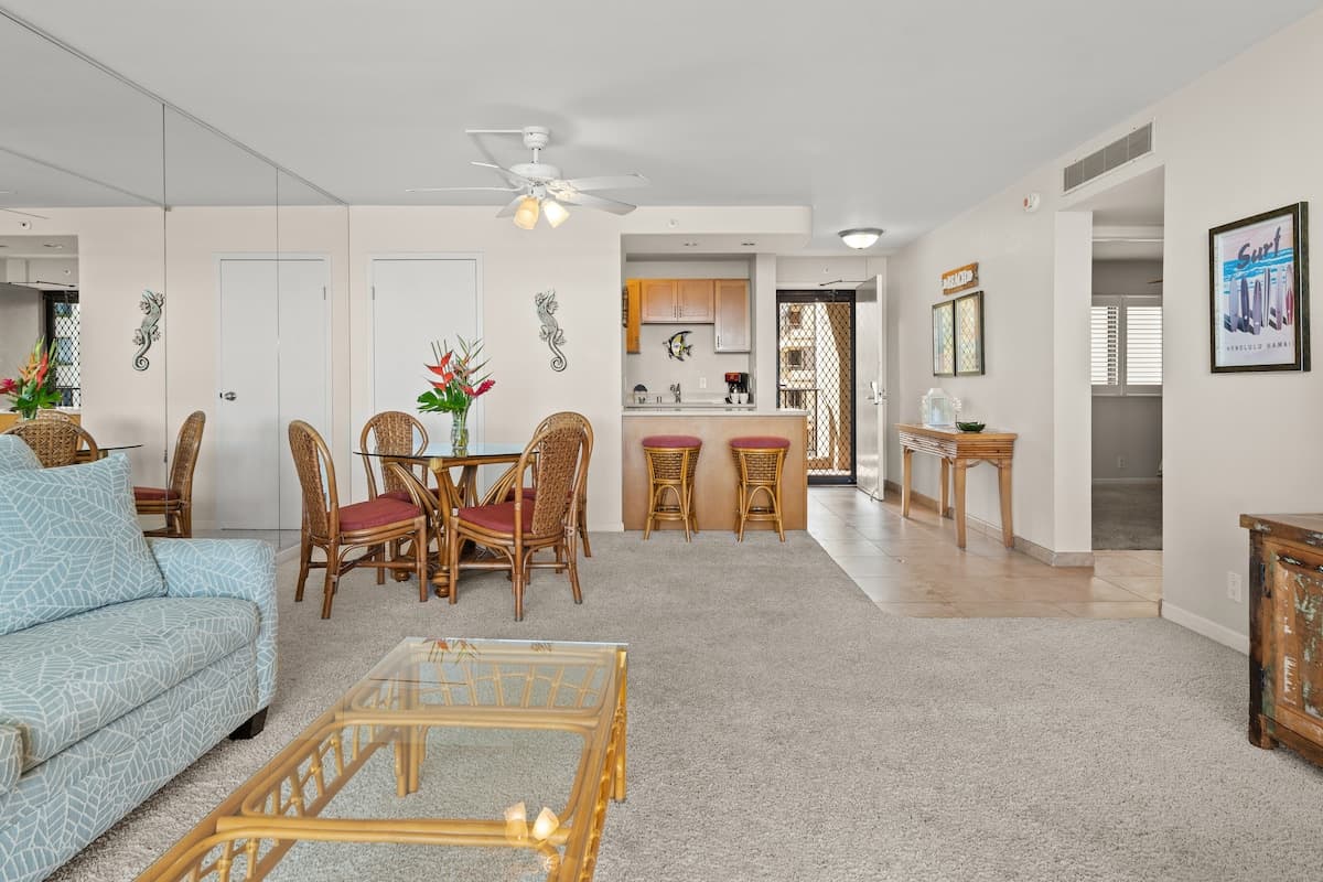 Condo in Lahaina · ★4.94 · 1 bedroom · 2 beds · 1 bath - Photo 5