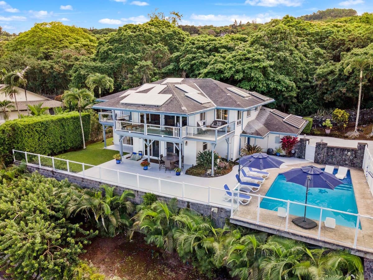Home in Kailua-Kona · ★4.88 · 3 bedrooms · 6 beds · 3.5 baths - Photo 3