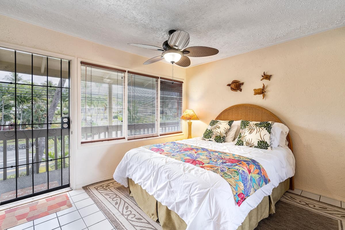 Home in Kailua-Kona · ★4.63 · 1 bedroom · 2 beds · 1 private bath - Photo 2