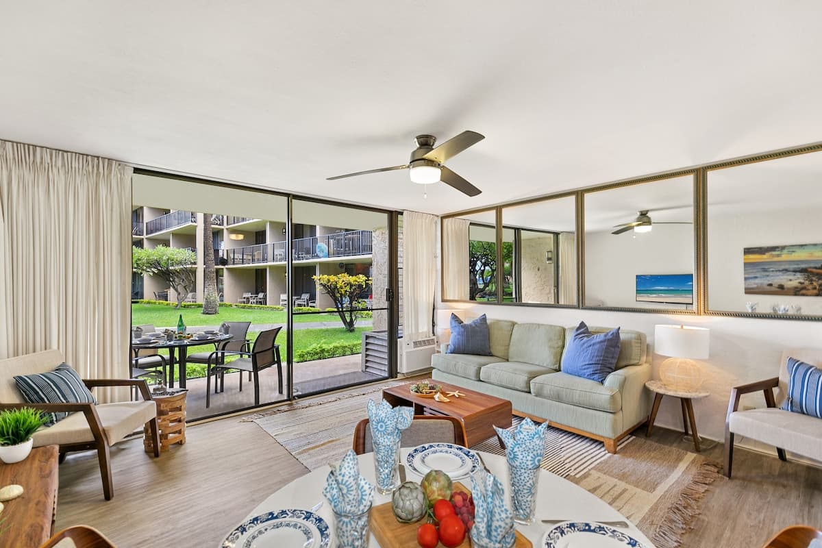 Condo in Lahaina · ★4.43 · 1 bedroom · 2 beds · 1 bath - Photo 2