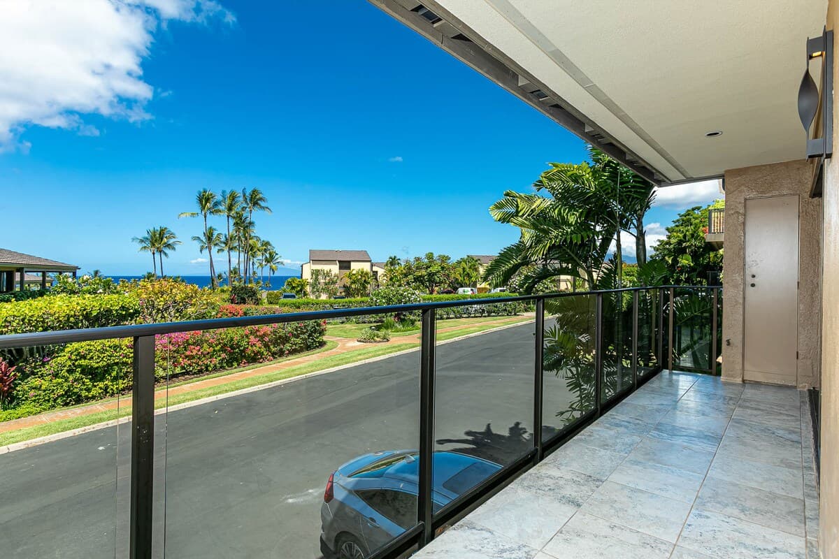 Condo in Kihei · ★4.93 · 2 bedrooms · 4 beds · 2 baths - Photo 5