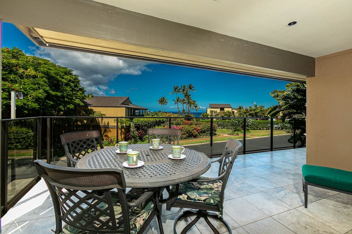 Condo in Kihei · ★4.93 · 2 bedrooms · 4 beds · 2 baths - Photo 2