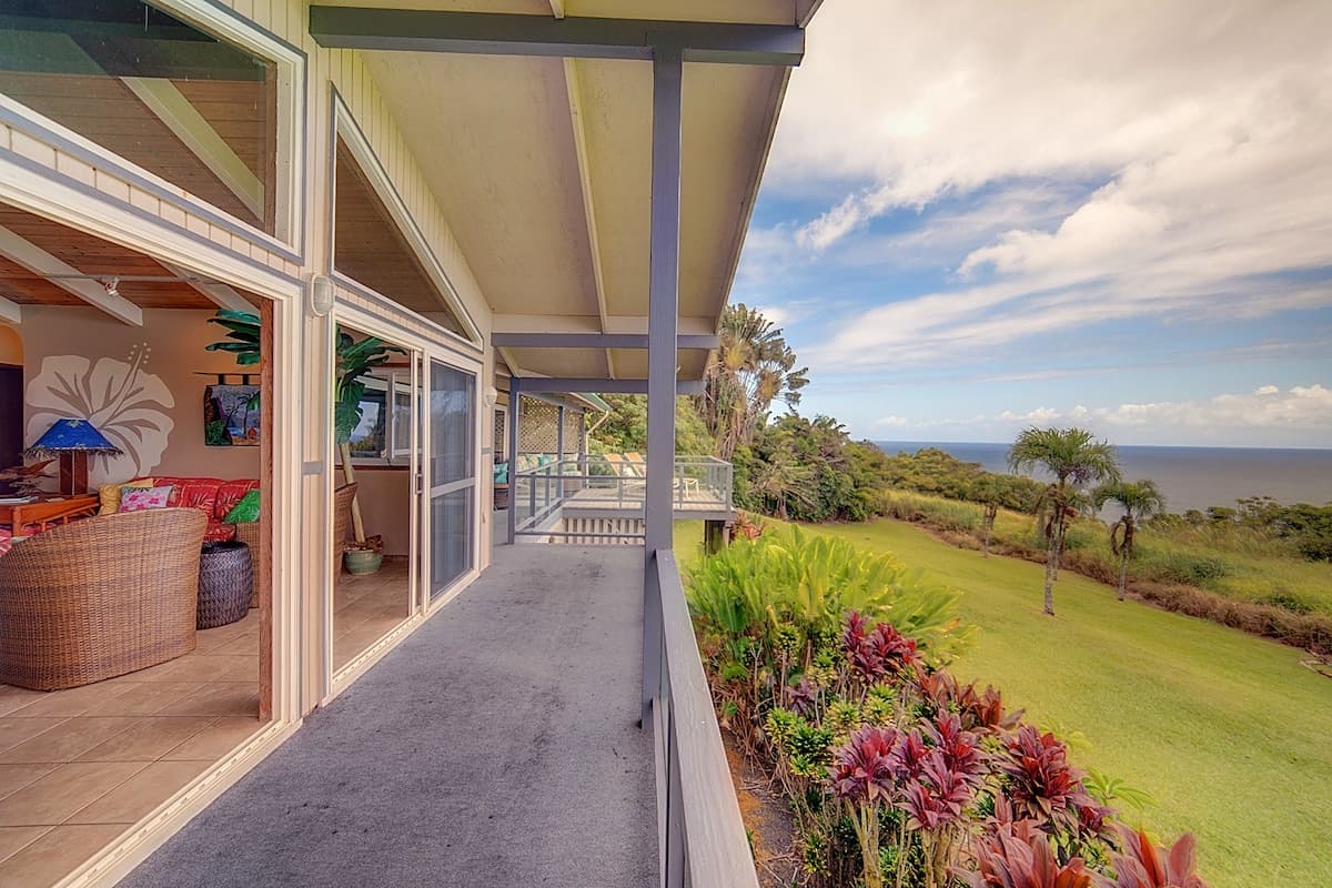 Home in Papaaloa · ★4.82 · 4 bedrooms · 6 beds · 2 private baths - Photo 2
