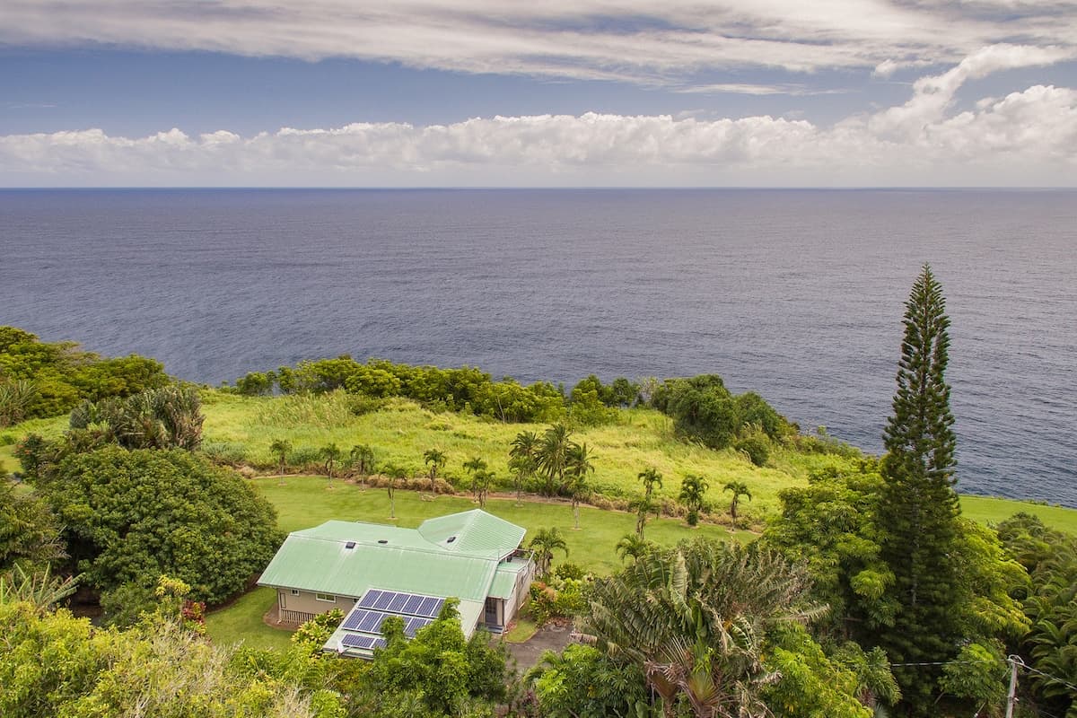 Home in Papaaloa · ★4.82 · 4 bedrooms · 6 beds · 2 private baths - Photo 1