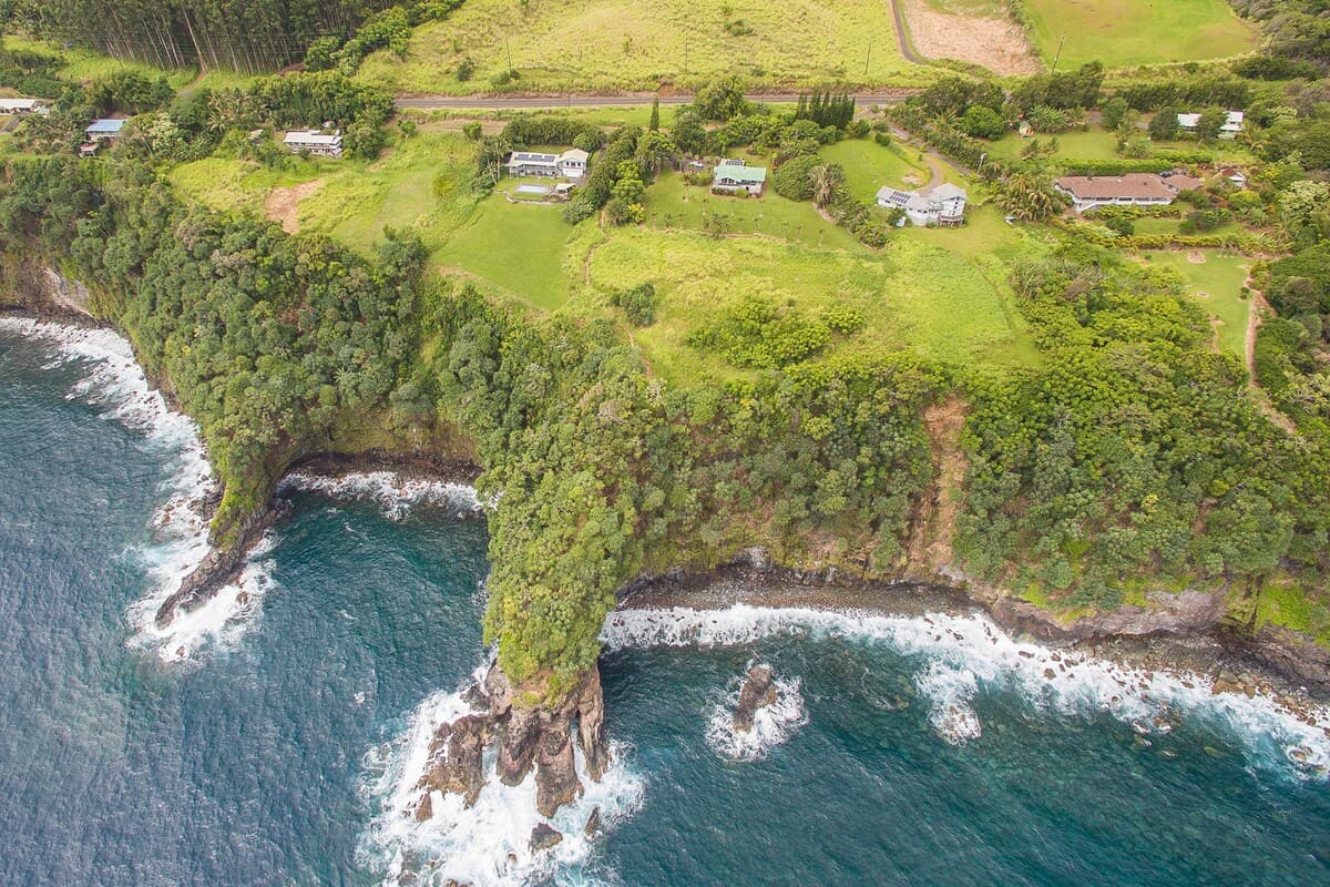 Home in Papaaloa · ★4.82 · 4 bedrooms · 6 beds · 2 private baths - Photo 3