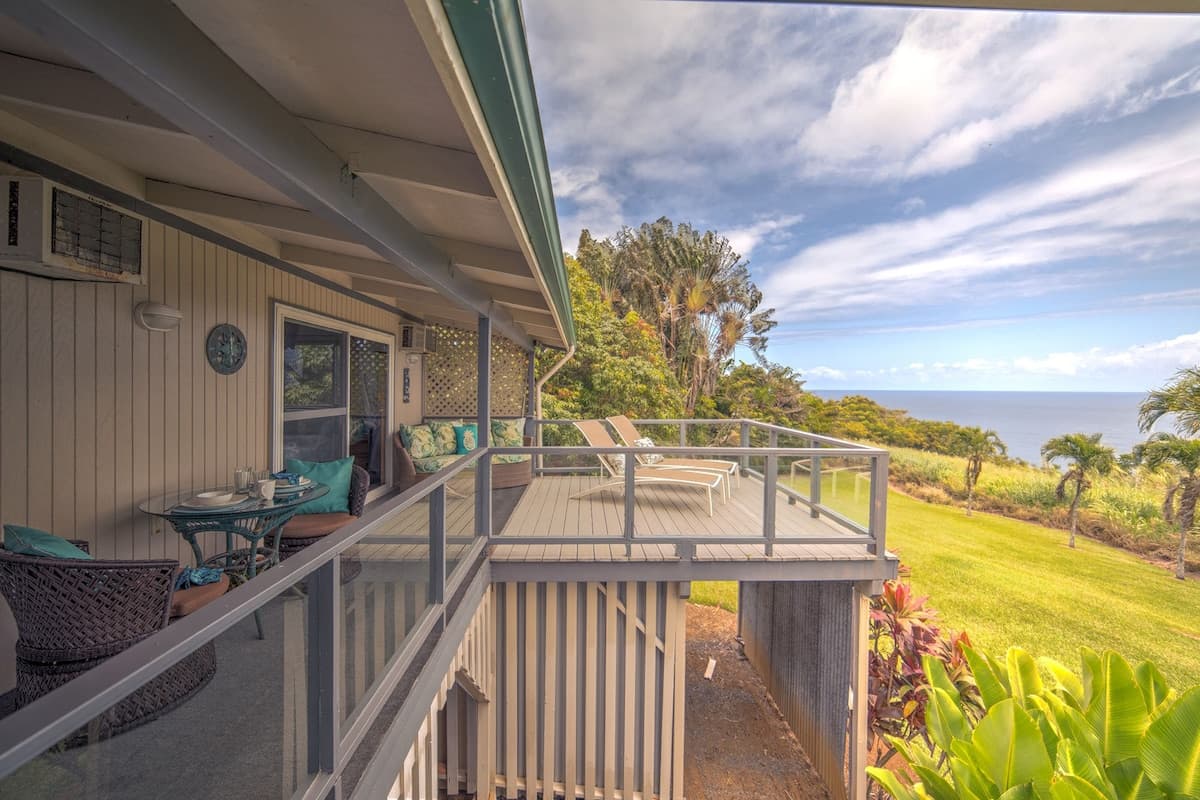 Home in Papaaloa · ★4.82 · 4 bedrooms · 6 beds · 2 private baths - Photo 5