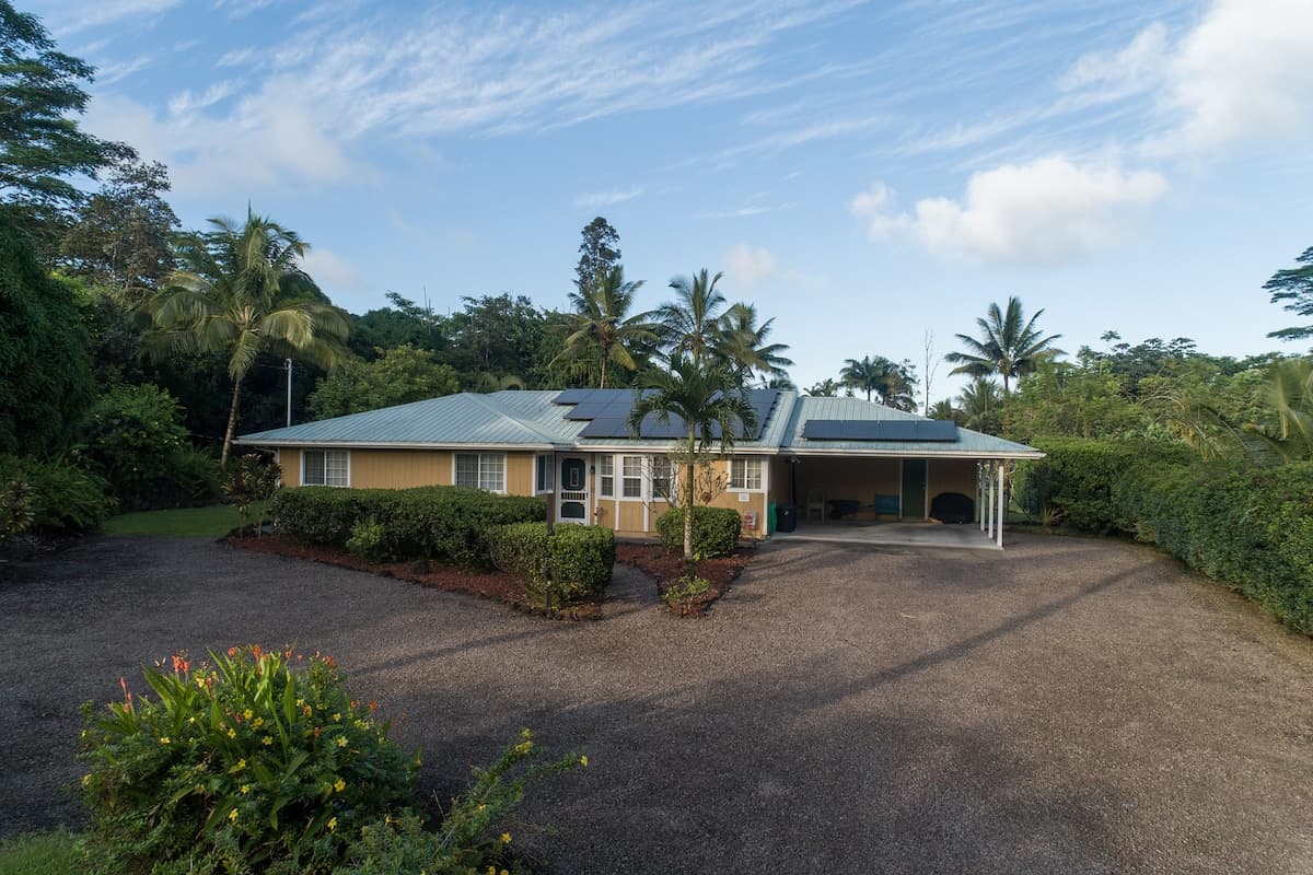 Home in Keaau · ★4.55 · 3 bedrooms · 3 beds · 2 shared baths - Photo 3