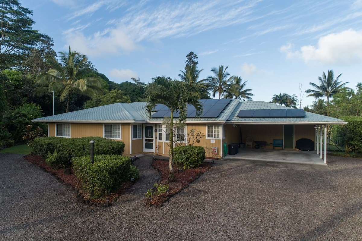Home in Keaau · ★4.55 · 3 bedrooms · 3 beds · 2 shared baths - Photo 4