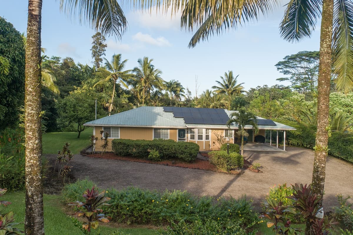 Home in Keaau · ★4.55 · 3 bedrooms · 3 beds · 2 shared baths - Photo 1