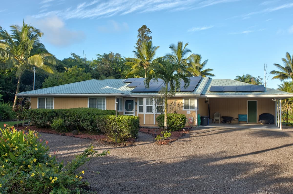 Home in Keaau · ★4.55 · 3 bedrooms · 3 beds · 2 shared baths - Photo 5