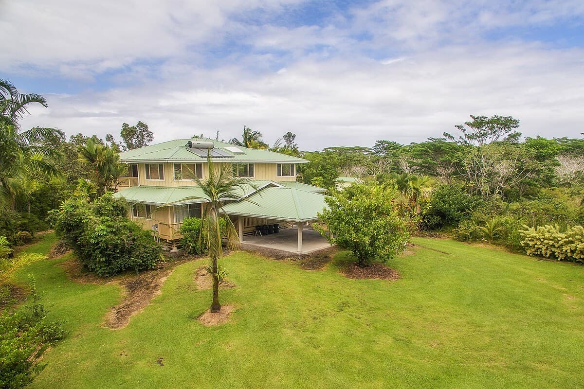 Home in Keaau · ★4.86 · 3 bedrooms · 4 beds · 3 shared baths - Photo 4