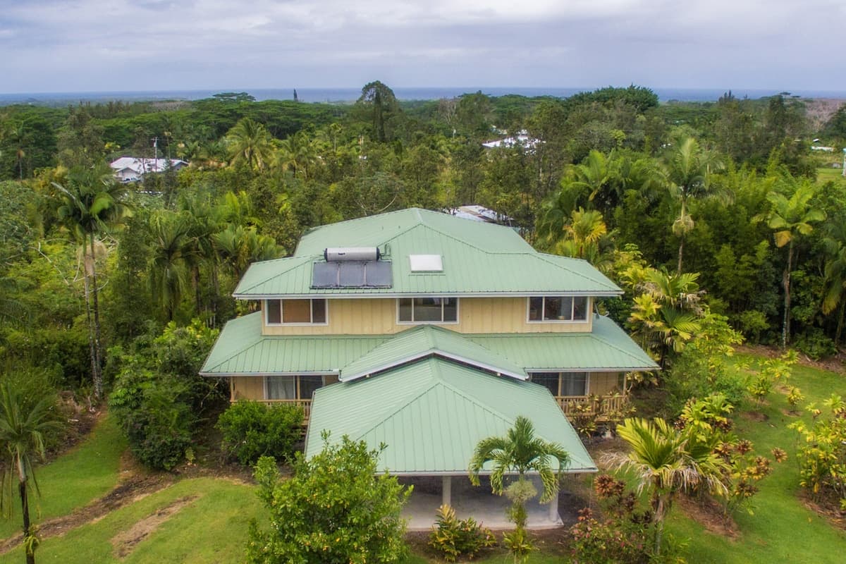 Home in Keaau · ★4.86 · 3 bedrooms · 4 beds · 3 shared baths - Photo 3