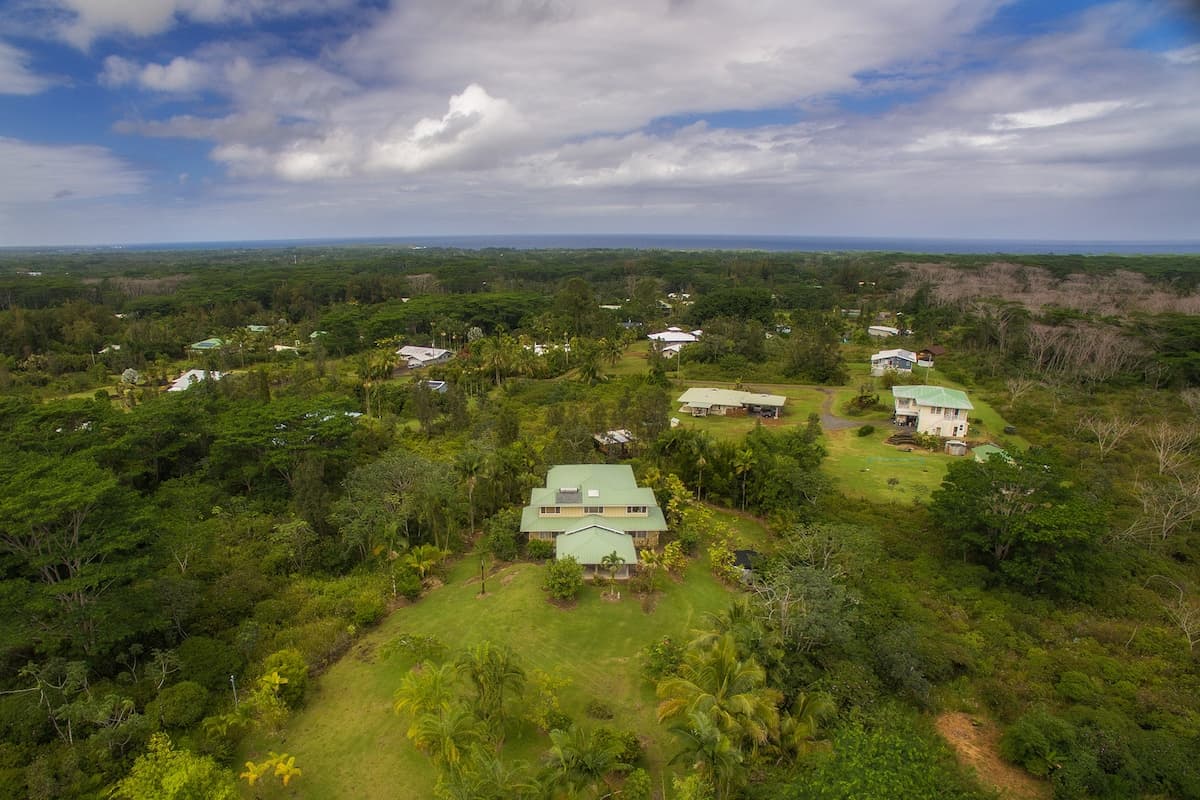 Home in Keaau · ★4.86 · 3 bedrooms · 4 beds · 3 shared baths - Photo 5