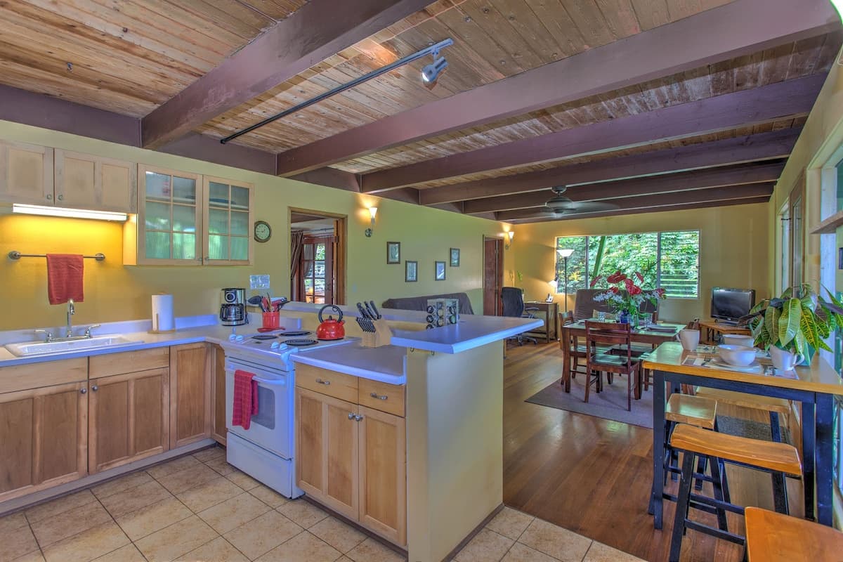 Home in Pahoa · ★4.44 · 1 bedroom · 4 beds · 1.5 private baths - Photo 2
