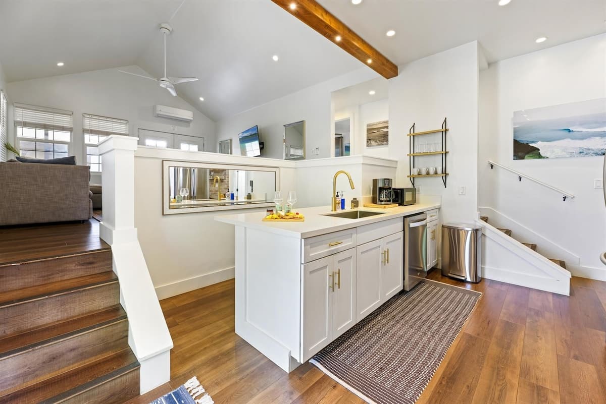 Home in Wailuku · ★4.95 · 2 bedrooms · 3 beds · 1 bath - Photo 1